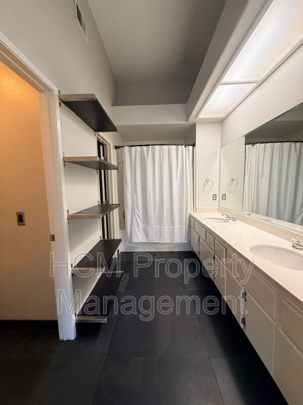 Building Photo - 25133 Via Azul
