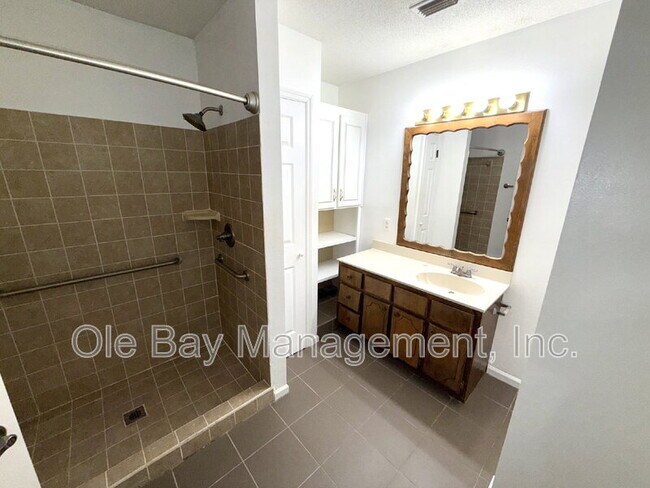 Building Photo - 9345 Spice Pond Rd Ext