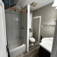 Building Photo - 828 Niagara St