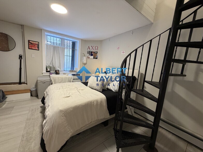 Building Photo - 34 Sussex St