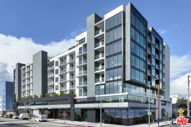 Building Photo - 3688 Overland Ave