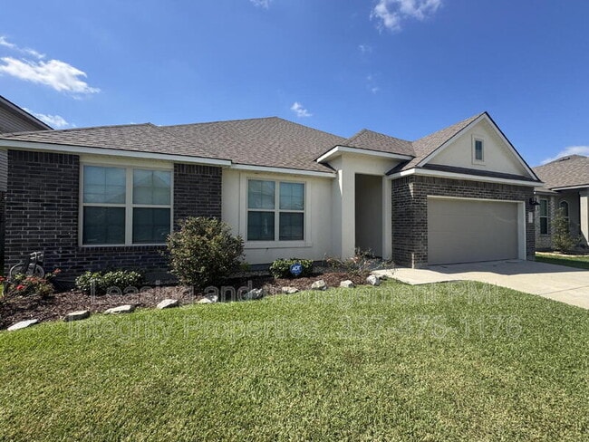 Building Photo - 204 Verger Dr