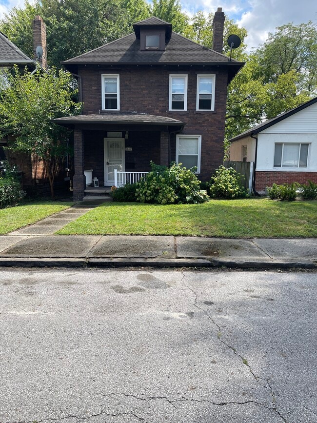 Building Photo - 1619 Pembroke Ave