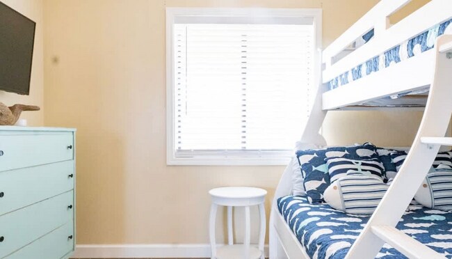 Building Photo - 2 Bedroom Condo - Ocean View - On the Boardwalk - Utilities Included!