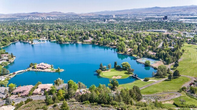 Building Photo - LAKEFRONT LUXURY ON LAKE STANLEY | FULLY FURNISHED + UTILITIES INCLUDED IN GUARDED LAKERIDGE SHORES