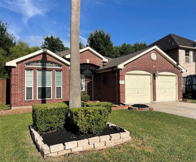 Building Photo - 9715 Raul Hector Dr