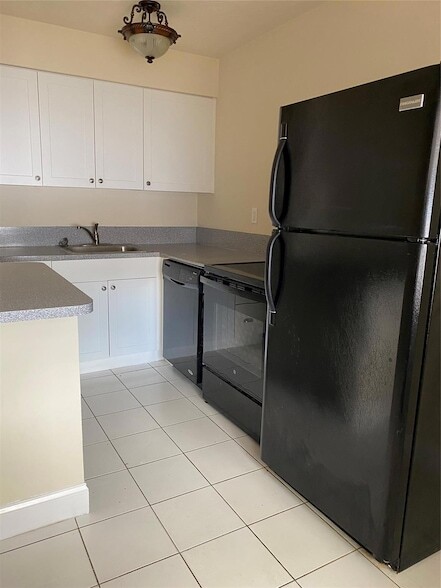 Building Photo - 1219 NE 14th Ave