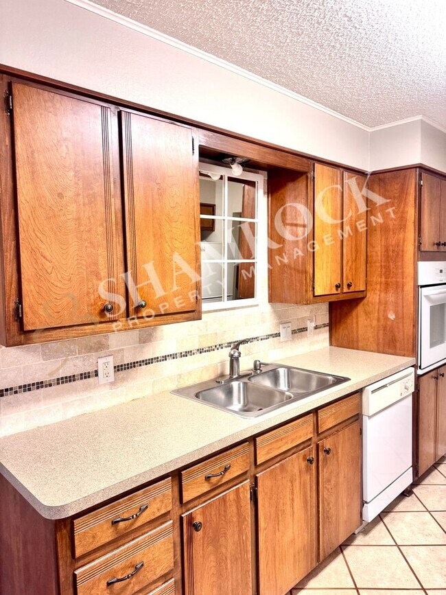 Building Photo - 3206 Creekwood Cir