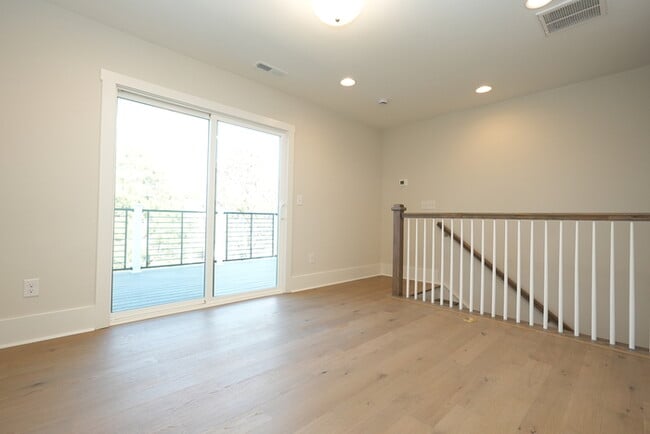 Building Photo - A beautiful home with 4 beds and 3 bath in...
