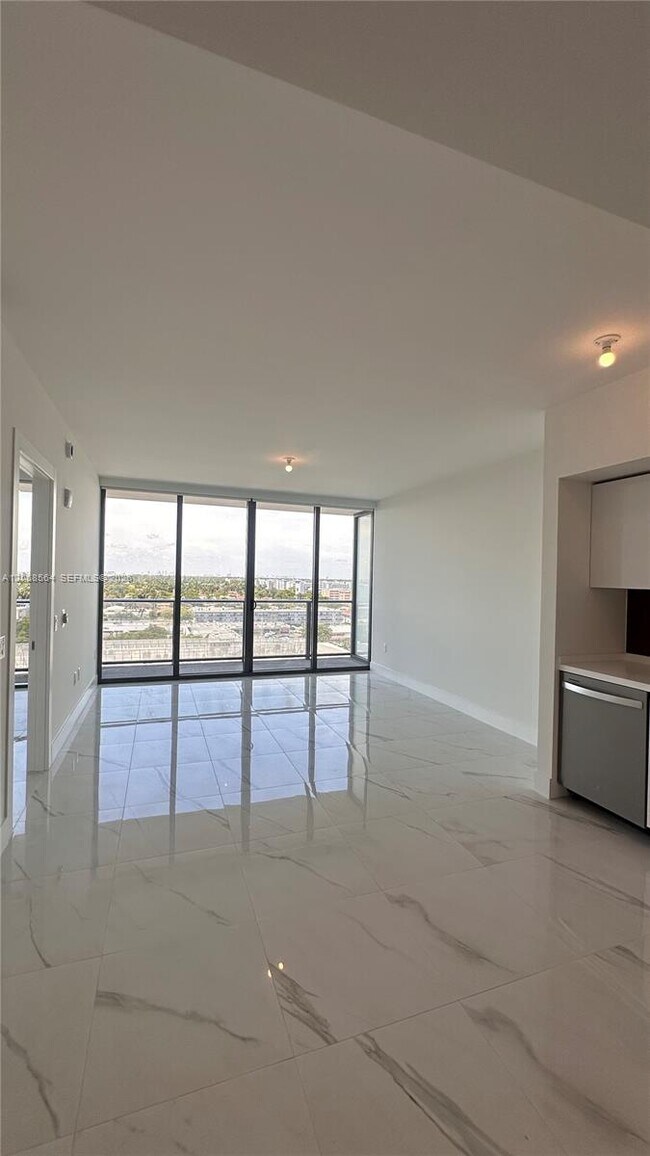 Building Photo - 1170 E Hallandale Beach Blvd