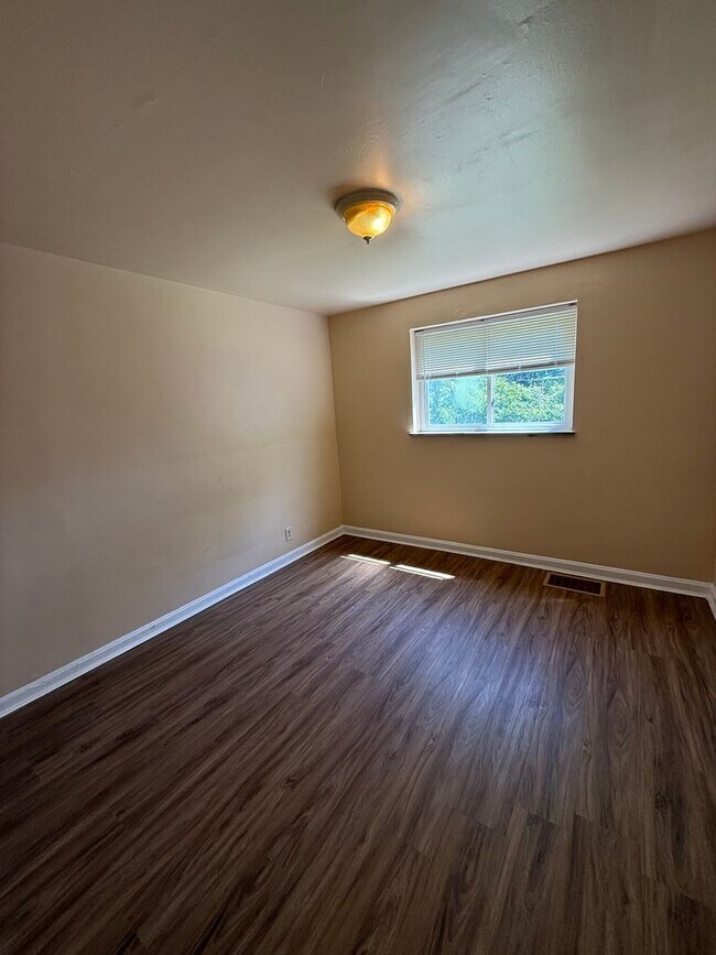 Building Photo - 39 Glen Este Pl