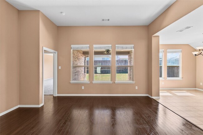 Building Photo - 417 Hackberry Dr