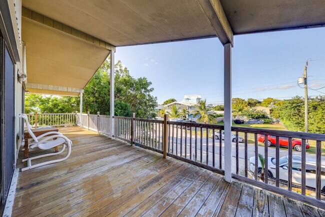 Building Photo - 115 Marina Ave