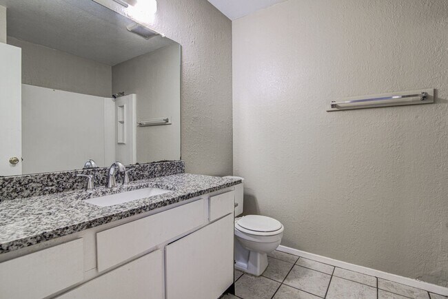 Building Photo - 819 Sirocco Dr