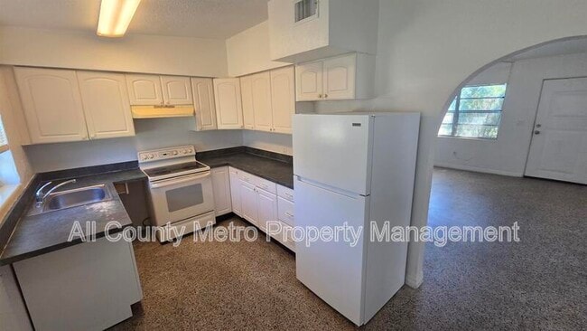 Building Photo - 1220 Linda Ln