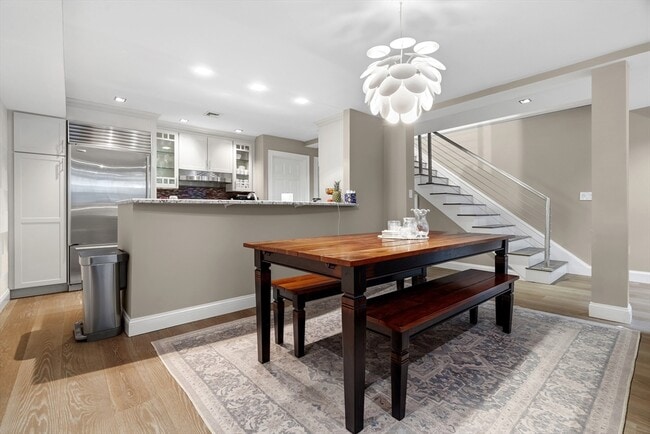 Building Photo - 98 Waltham St