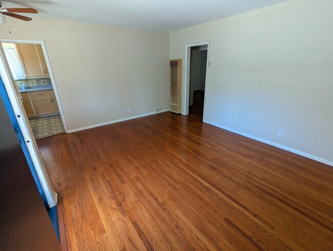 Building Photo - 3351 Caroline Ave