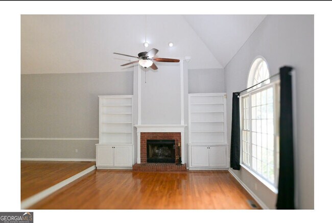 Building Photo - 3885 Waterford Dr