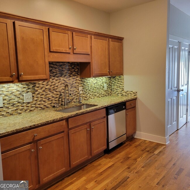 Building Photo - 1111 Surrey Ln