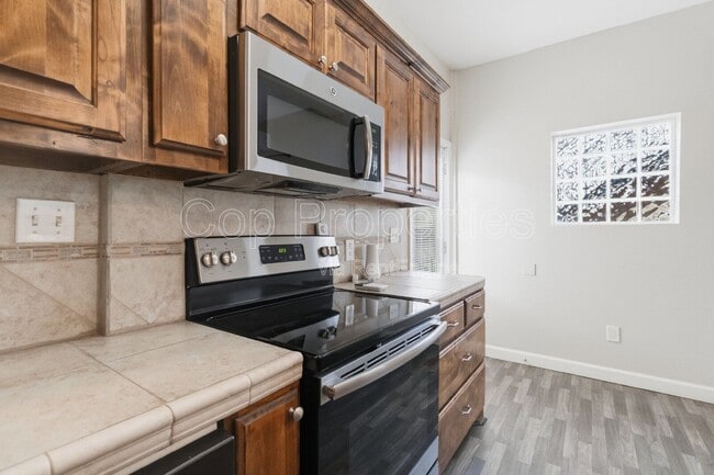 Building Photo - 9140 Sailfish Dr