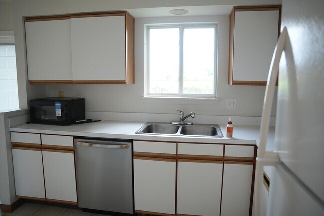 Building Photo - 22115 Pasadena Ln