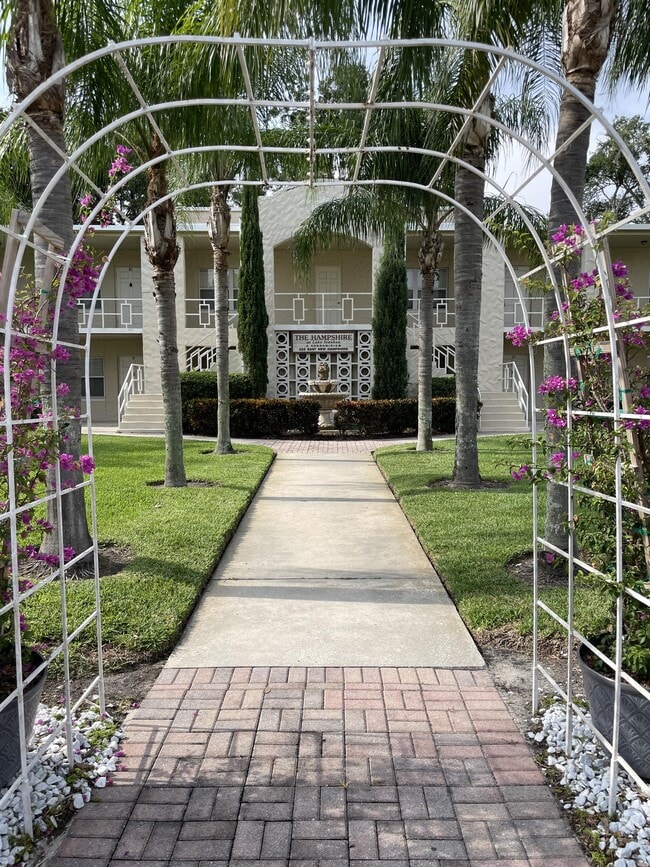 Building Photo - 225 E New Hampshire St