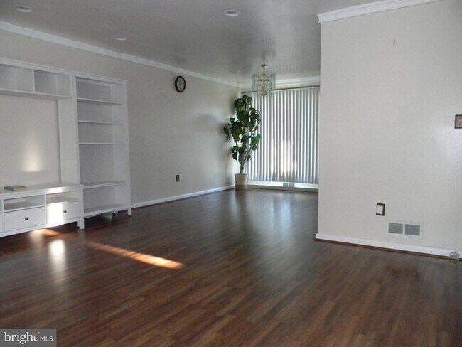 Building Photo - 3536 Lynne Dr