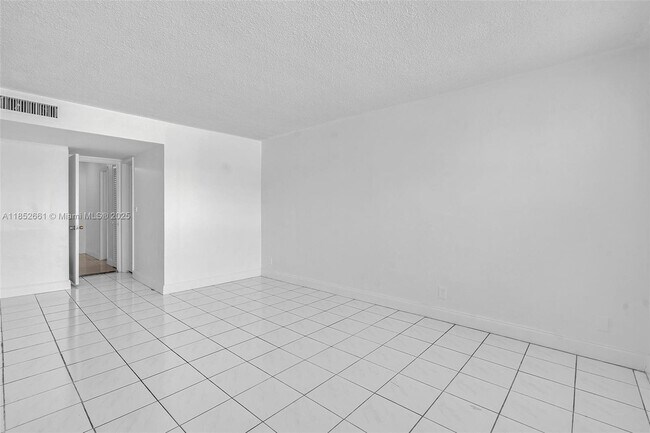 Building Photo - 1398 NE 191st St