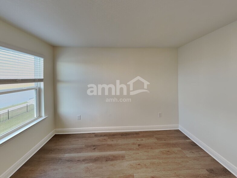 Building Photo - 5952 Sycamore Pl St