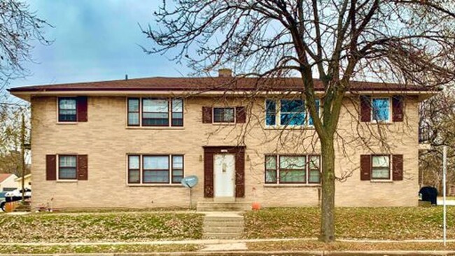 Primary Photo - 3 BDR 1 1/2 BTH in West Allis