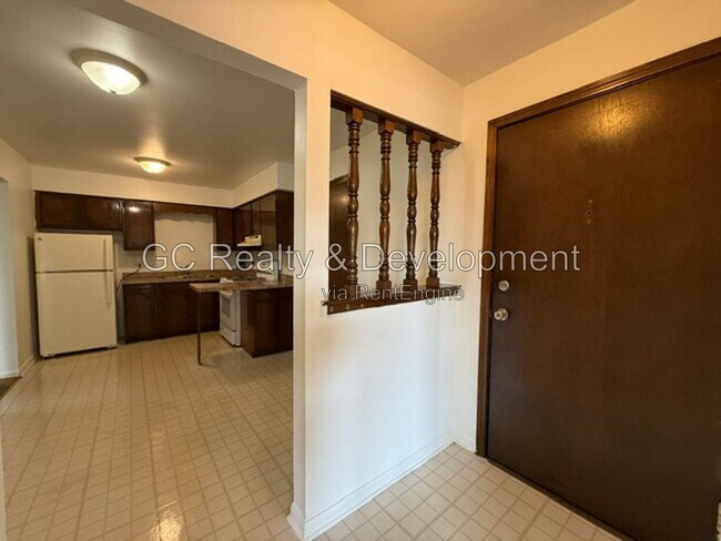 Building Photo - 525 N Highview Ave