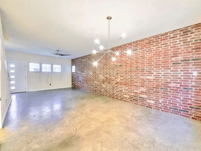 Building Photo - Stylish Two Story Townhome in the Cedars District of Dallas