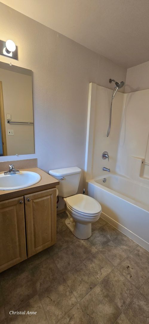 Building Photo - 3 Bedroom 2 bath in Lake Limerick