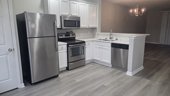 Building Photo - 4439 SW 49th Ave