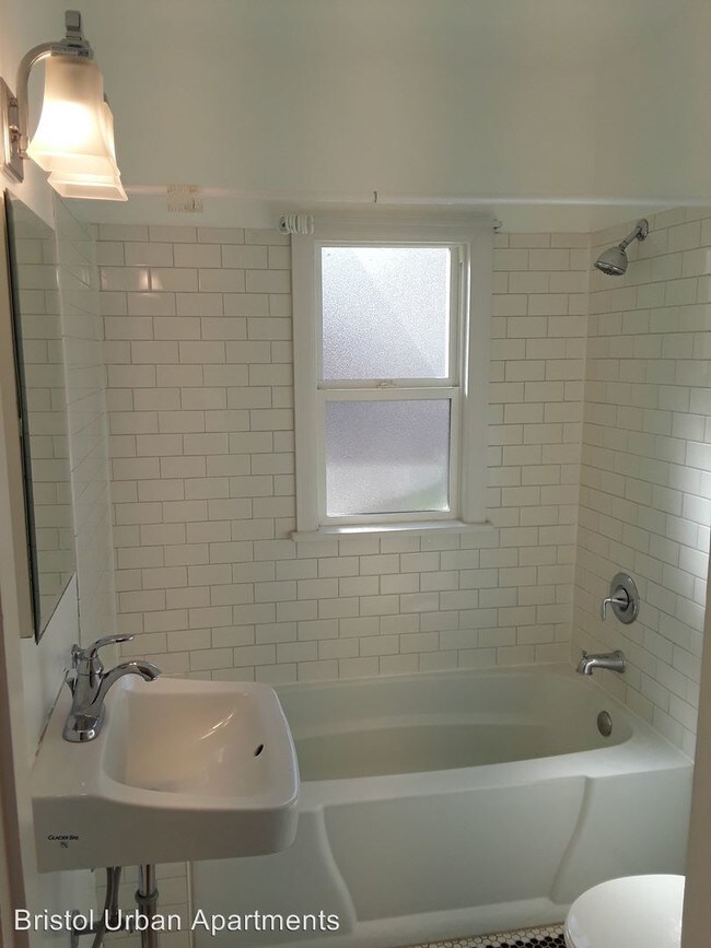 Building Photo - 727 NE Schuyler St