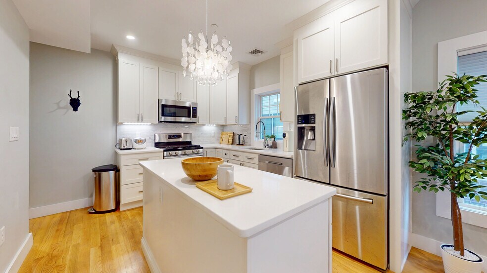 Primary Photo - 186 Havre St