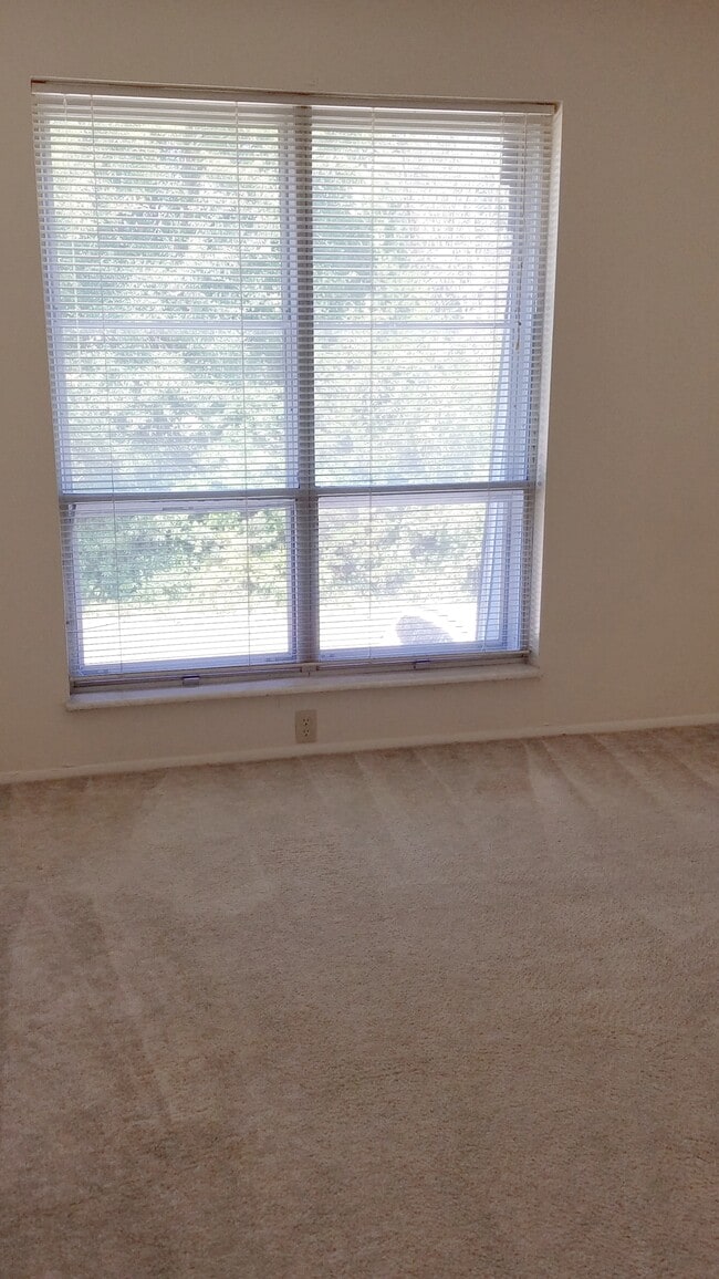 Building Photo - 2107 Bartlett St