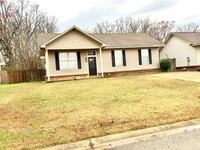 Building Photo - 3 Bed / 2 Bath in Jonesboro Available Now!