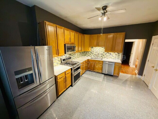 Building Photo - 1855 Russell Blvd