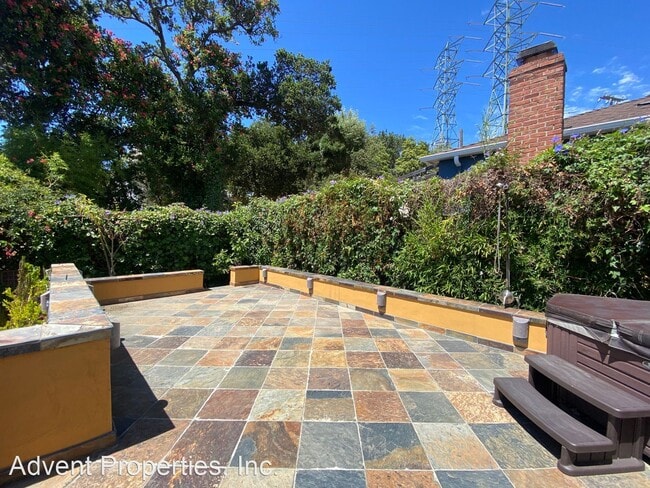 Building Photo - 3 br, 2 bath House - 4739 El Centro Ave