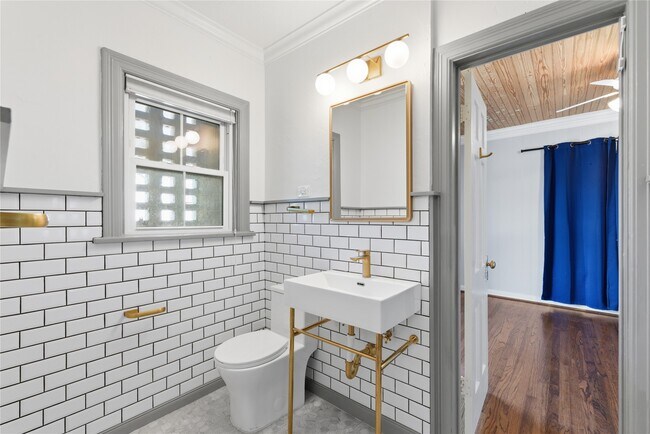 Building Photo - 6666 Fairfield St