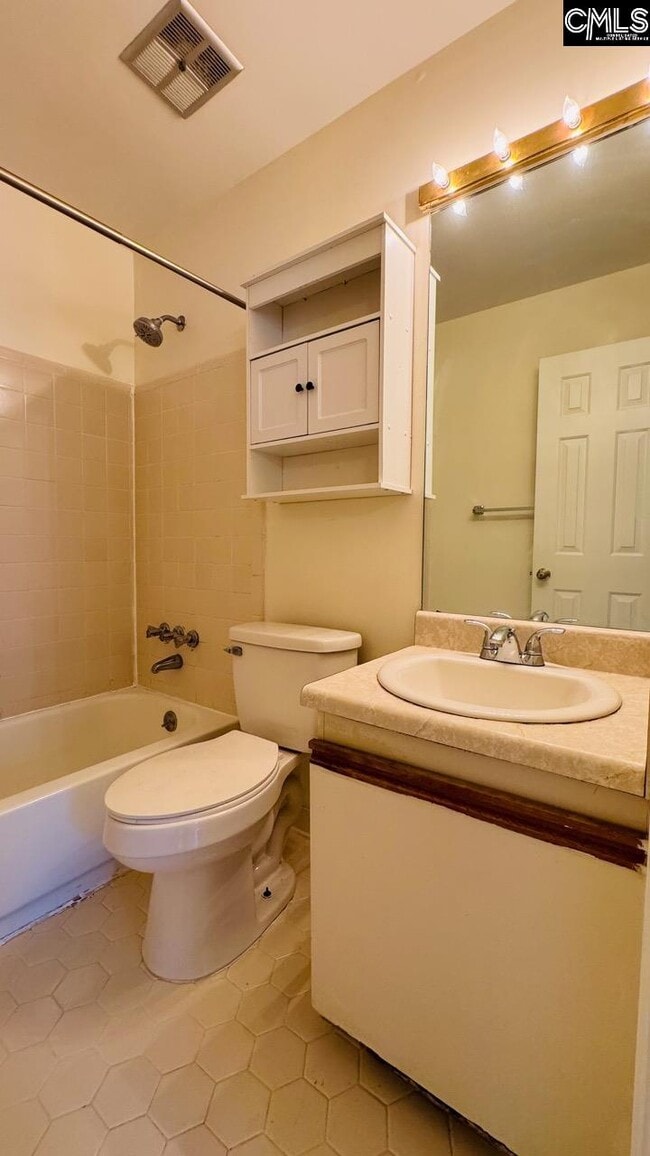 Building Photo - 107 Manorview Ct