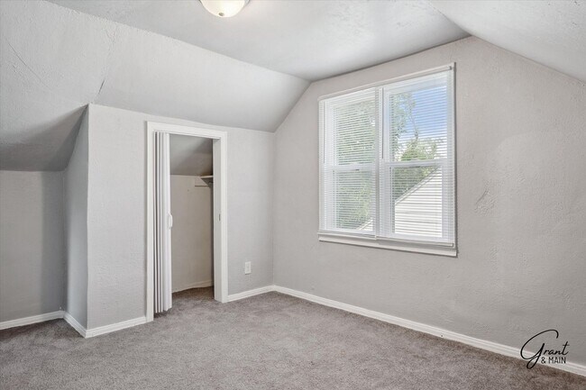 Building Photo - $1300 3 bedroom bungalow
