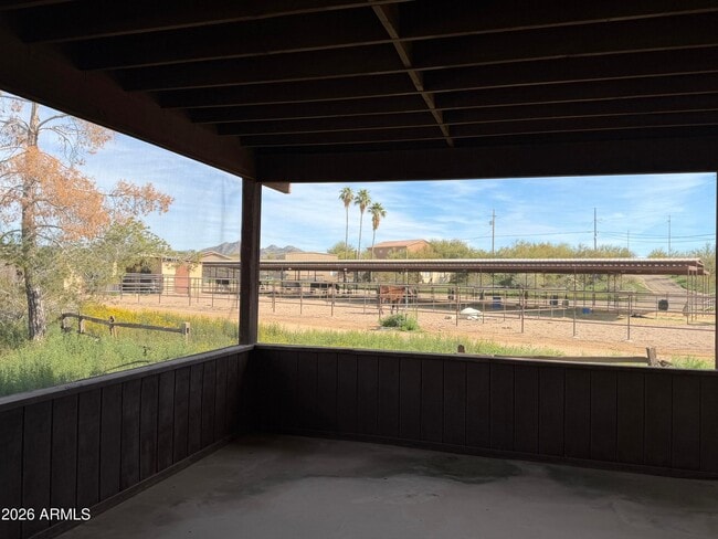 Building Photo - 1328 E Maddock Rd