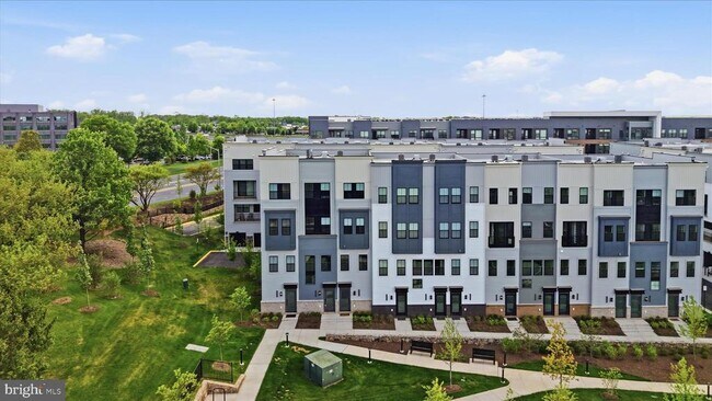 Building Photo - 14435 Gln Mnr Dr