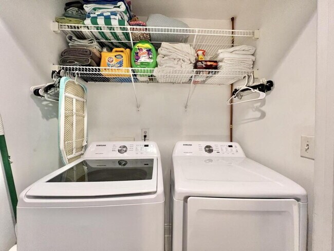 Building Photo - SUMMER SPECIAL - $500 off first month's rent!!