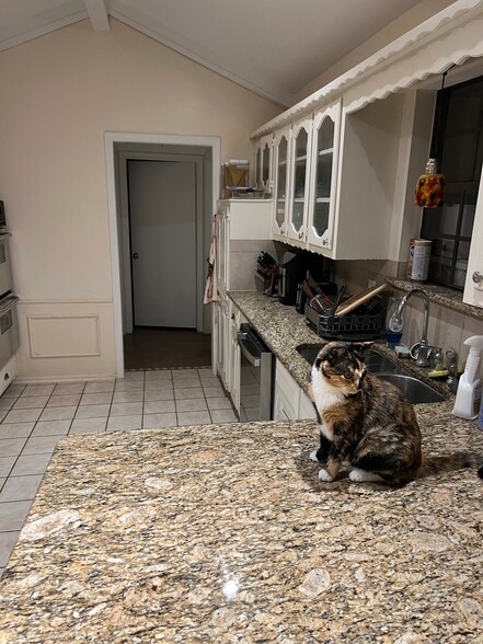 Building Photo - 2103 Heather Hill Ln