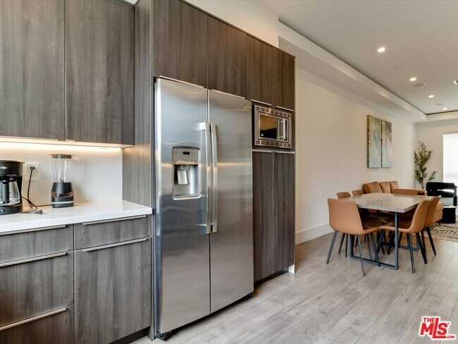 Building Photo - 4830 Pickford St