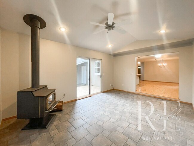 Building Photo - Stunning 3-Bedroom Home with Vaulted Ceilings, RV Parking & Fenced Yard!