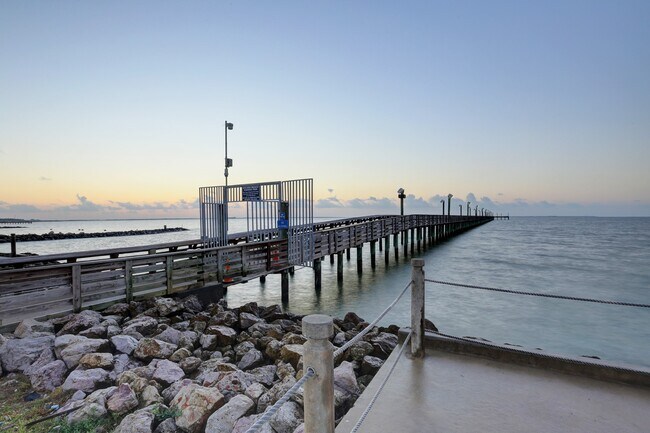 Building Photo - 715 Bayshore Dr